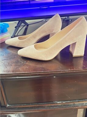 Marc Fisher new Beige Suede Block Heel Pumps Sz 7.5